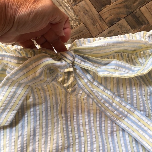 Listicle NWT off shoulder seersucker top. Size M - Picture 7 of 8